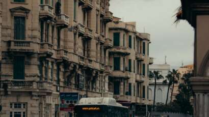 Four shifts are changing the way businesses in Alexandria Kafr Abdo approach search. 
