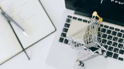 +8 E-commerce growth hacking strategies to Make Your Online Store Bigger in 2026