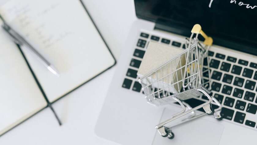 +8 E-commerce growth hacking strategies to Make Your Online Store Bigger in 2026