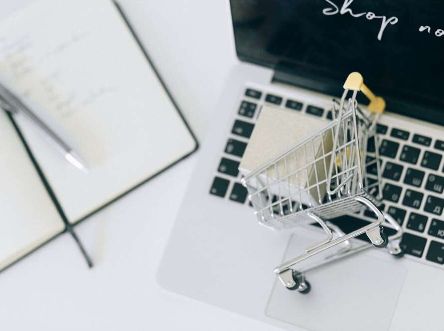 +8 E-commerce growth hacking strategies to Make Your Online Store Bigger in 2026