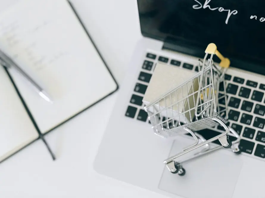 +8 E-commerce growth hacking strategies to Make Your Online Store Bigger in 2026